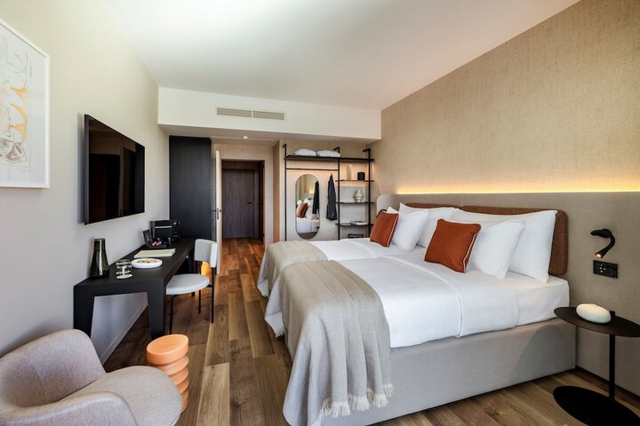 Room 35 of 118