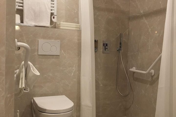 Room 43 of 64