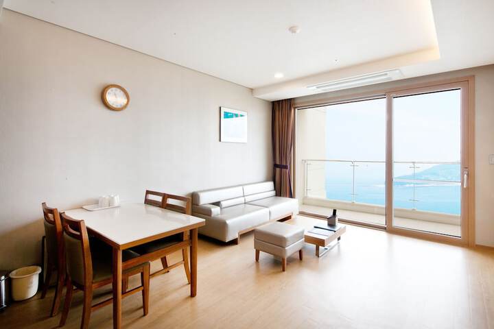Room 13 of 101