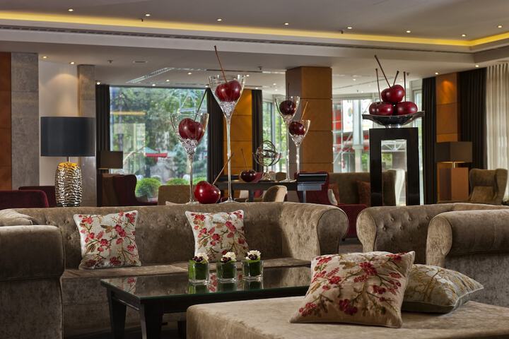 Entrance & Lobby