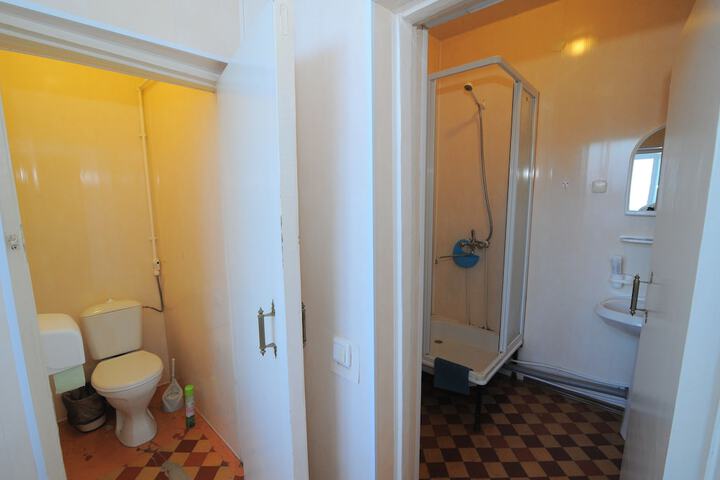 Room 85 of 100