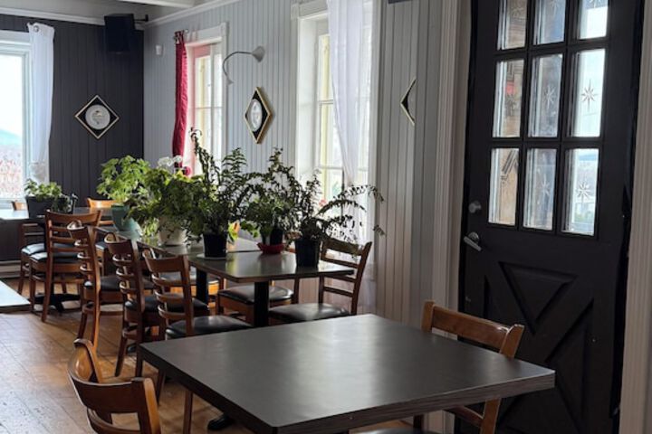 Breakfast/Coffee Service 34 of 45