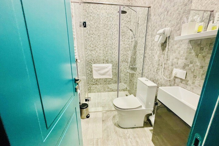 Room 100 of 116