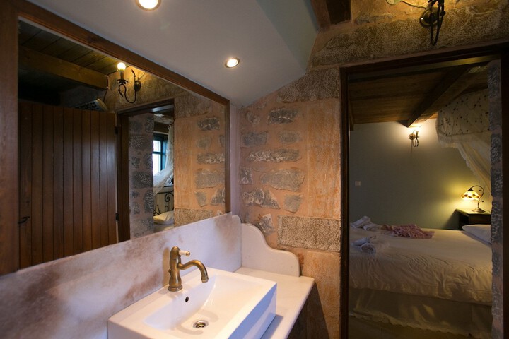 Room 33 of 68
