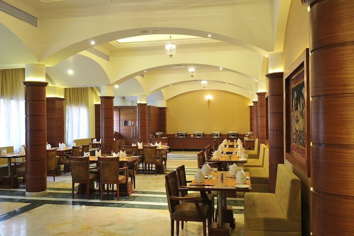 Dining 3 of 7