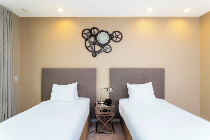 Room 42 of 107