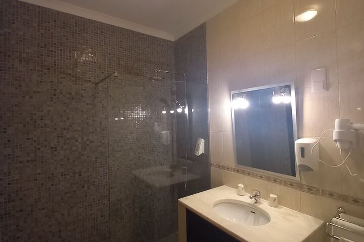 Room 47 of 99