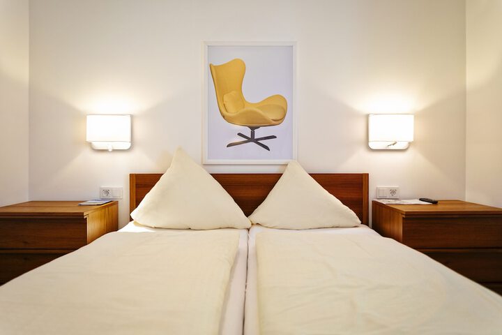 Room 4 of 35