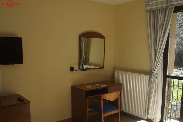 Room 9 of 37