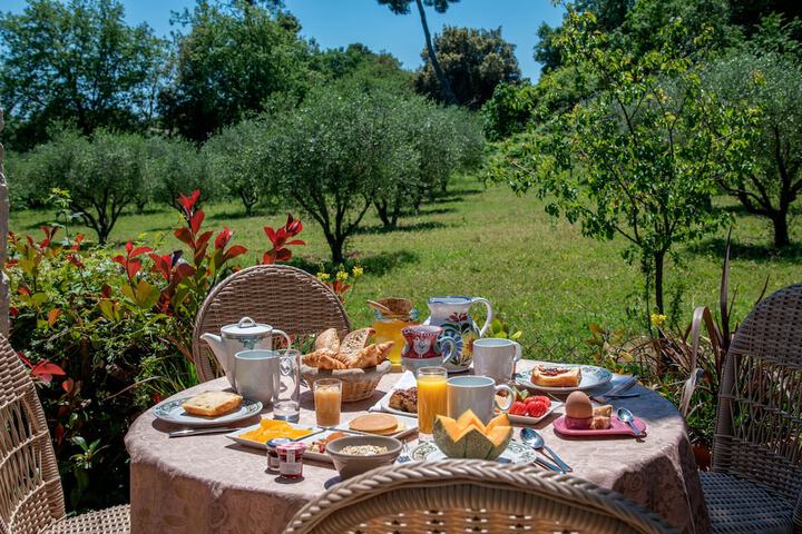 Breakfast/Coffee Service 66 of 113