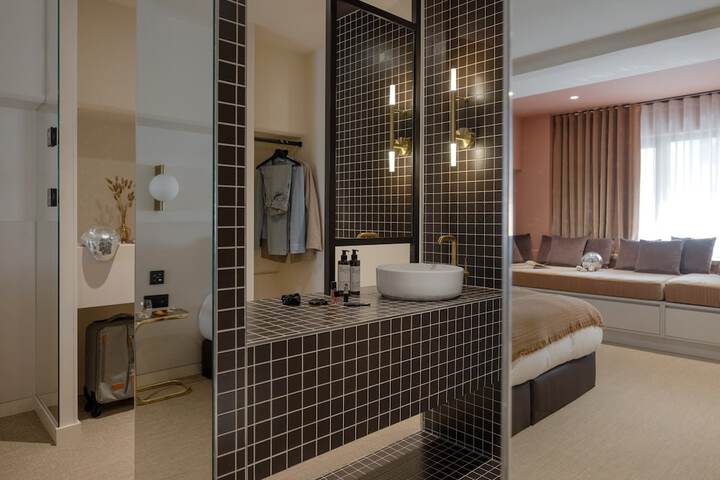 Room 701 of 780