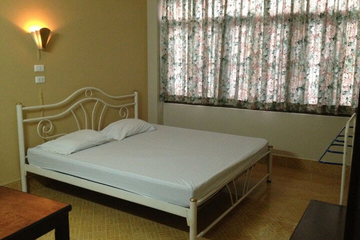 Room 6 of 25