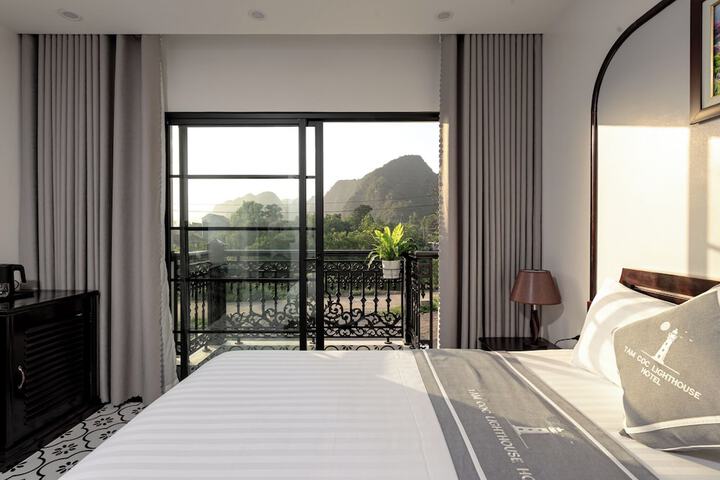 Room 6 of 24
