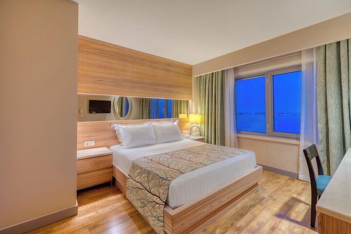 Room 28 of 194