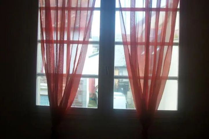 Room 4 of 9