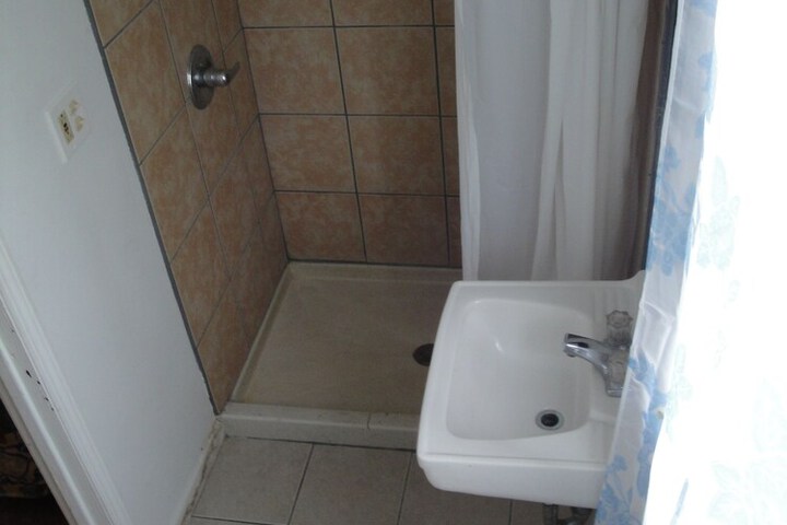 Room 7 of 8
