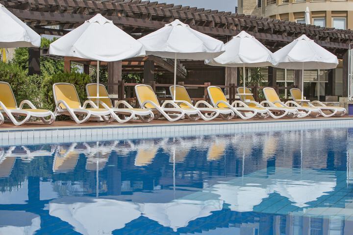 Pool 32 of 130
