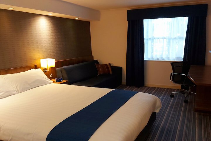 Room 11 of 39