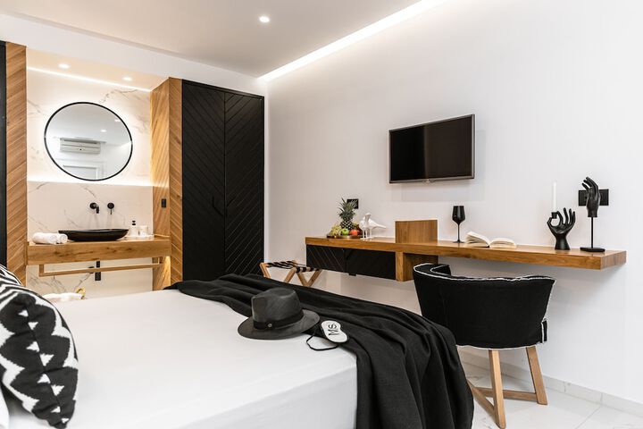 Room 45 of 168