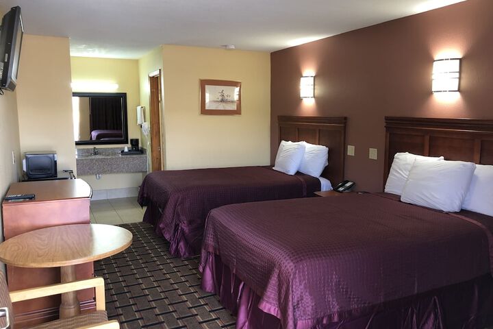 2 Double Beds (4 of 9)