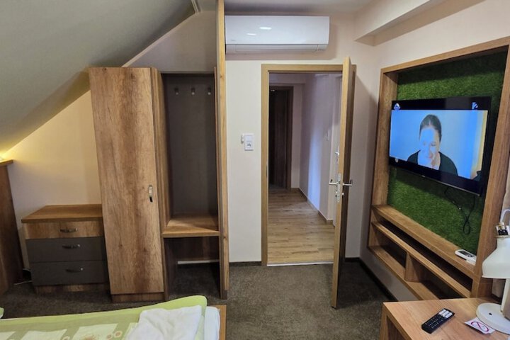 Room 37 of 79