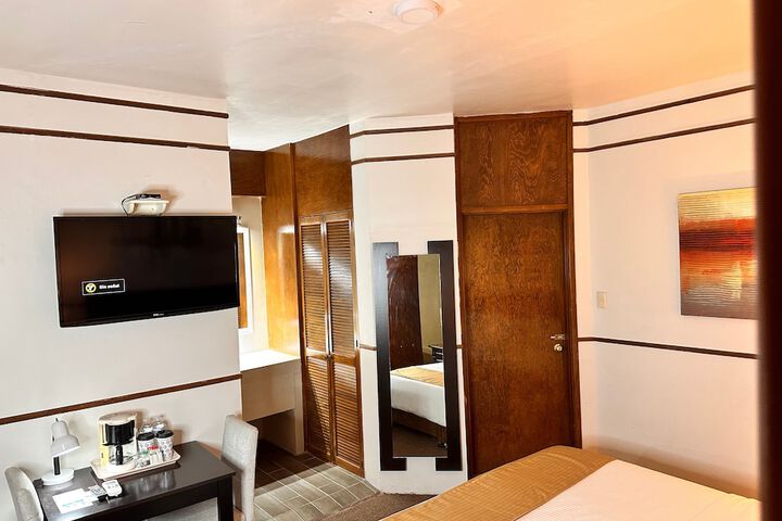 Room 13 of 36