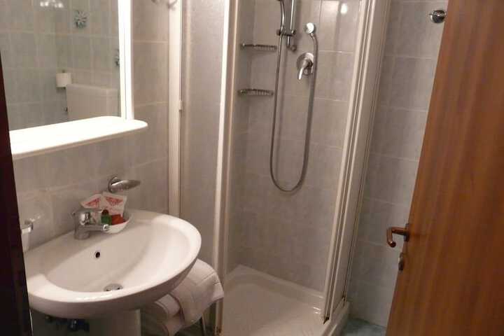 Room 7 of 35