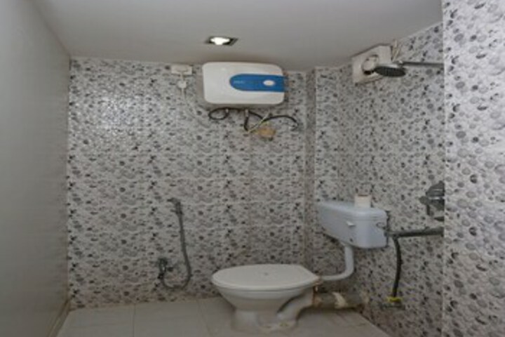 Room 2 of 31