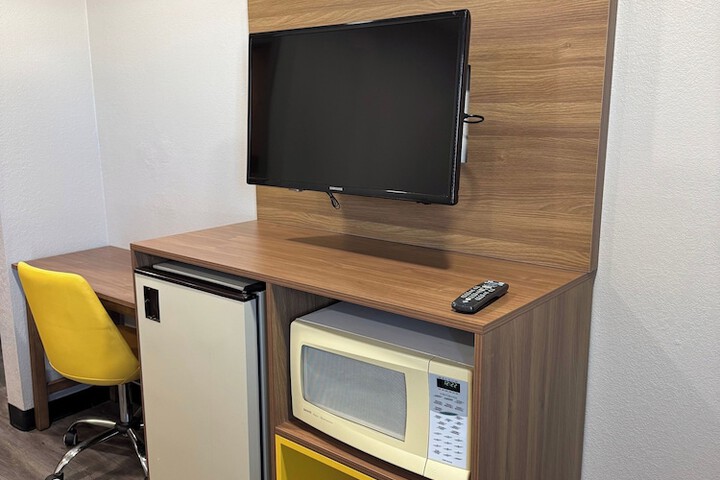 Room 19 of 38