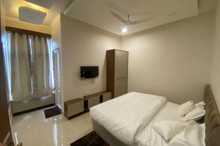 Room 5 of 14