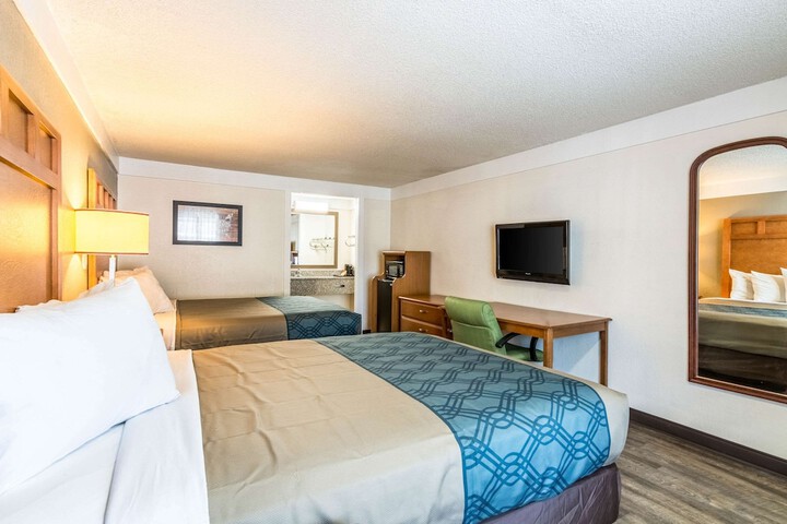Room 10 of 37