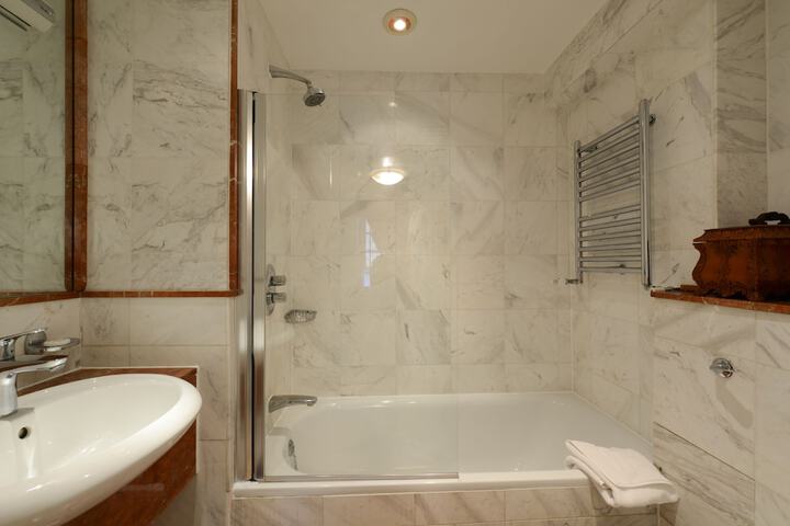 Room 51 of 61