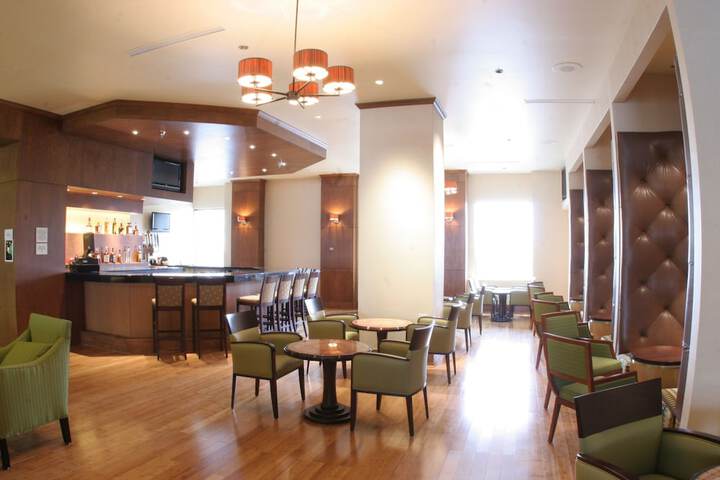 Lobby lounge