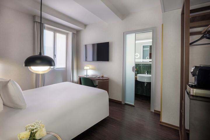 Room 33 of 54
