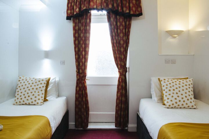 Room 32 of 90