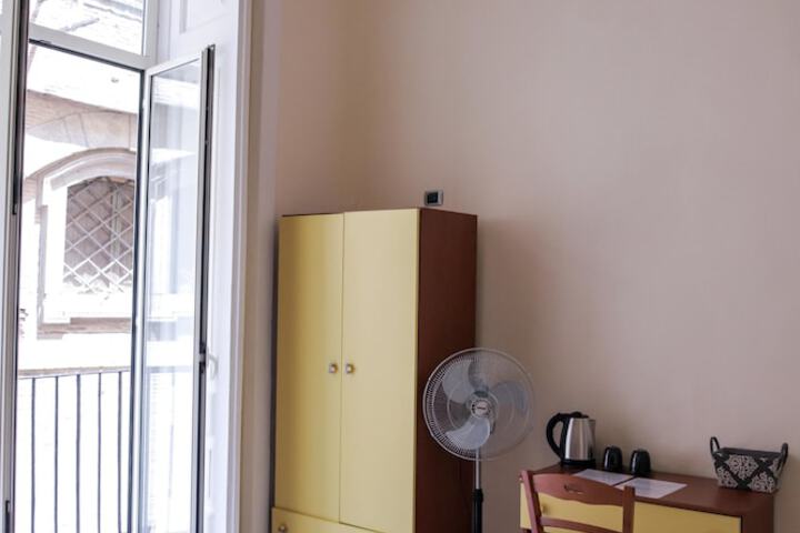 Room 33 of 47