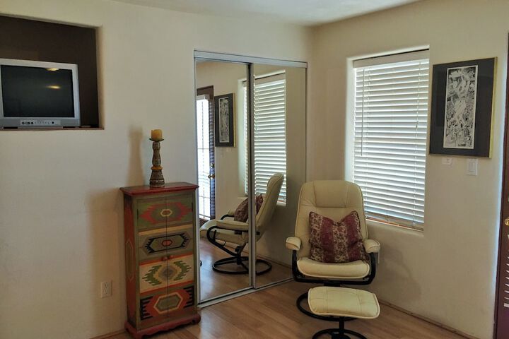 Room 6 of 80