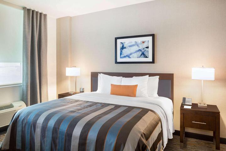 1 King Bed (8 of 15)