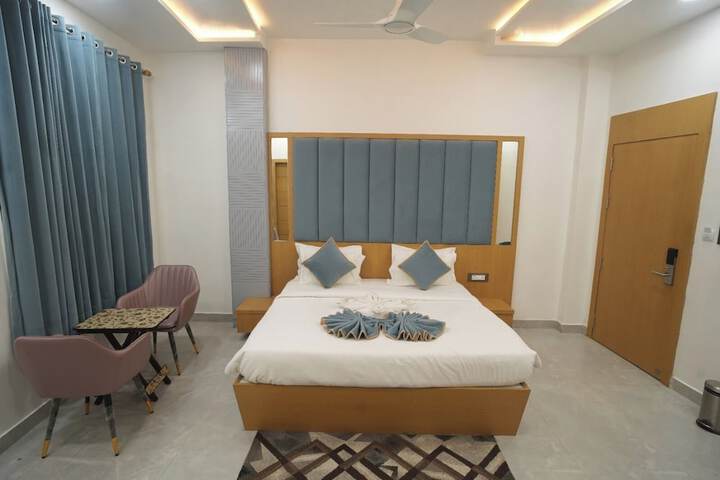 Room 2 of 13
