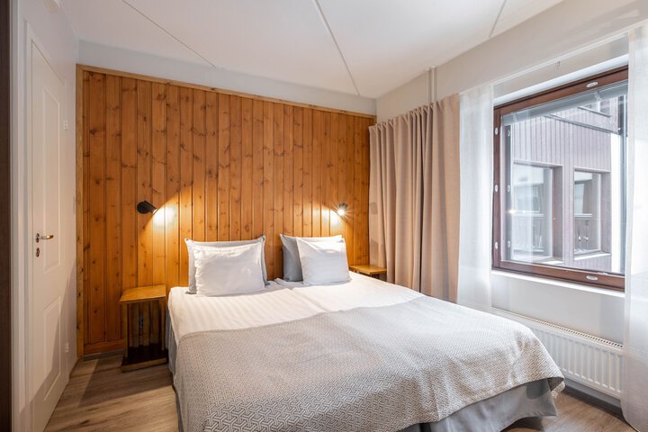 Room 42 of 157