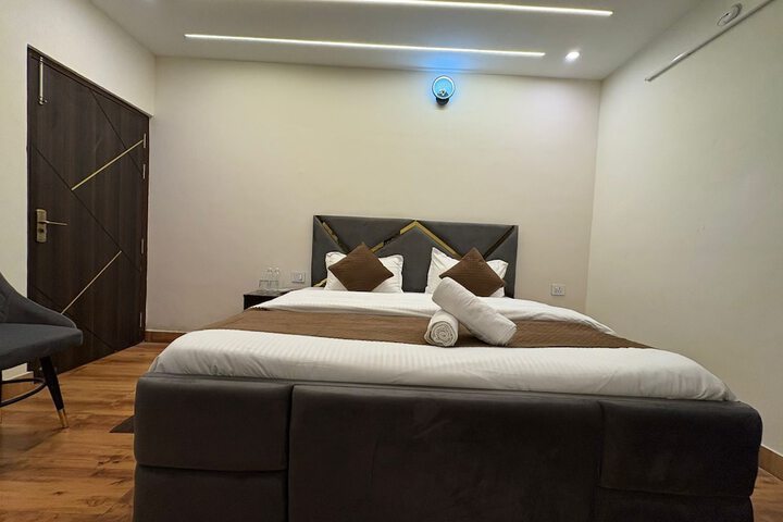 Room 9 of 47
