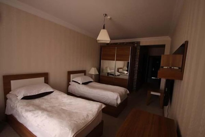 Room 12 of 27