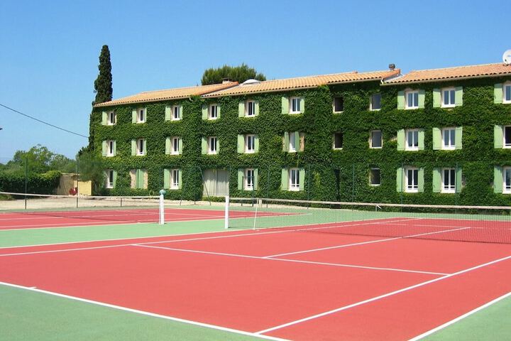 Tennis court