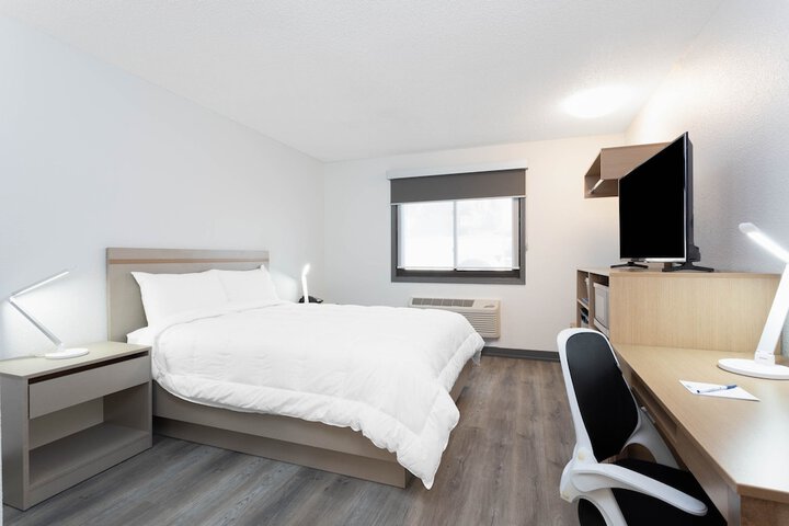 1 Queen Bed (17 of 18)