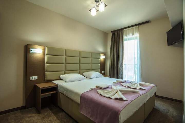 Room 3 of 28