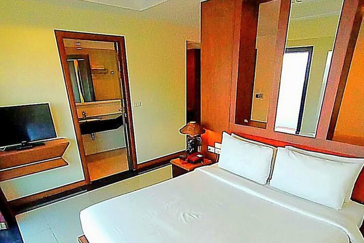 Room 27 of 192
