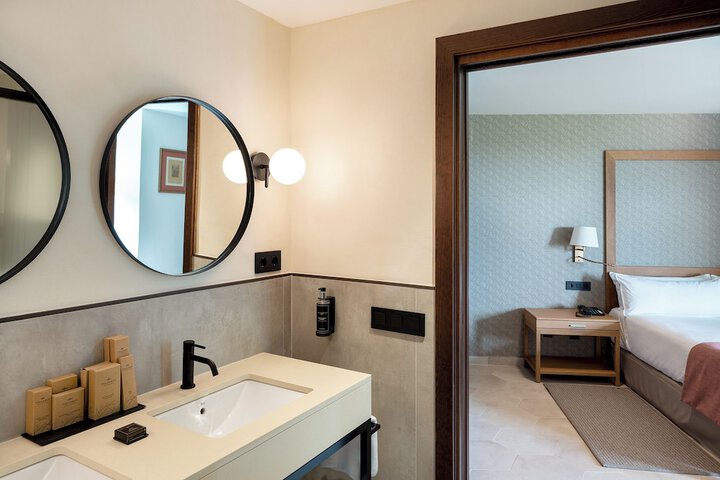 Room 21 of 50