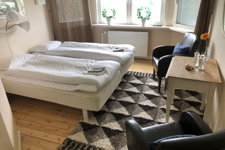 Room 10 of 12