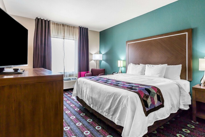 Standard | King Bed (10 of 14)