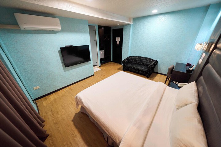 Room 17 of 48